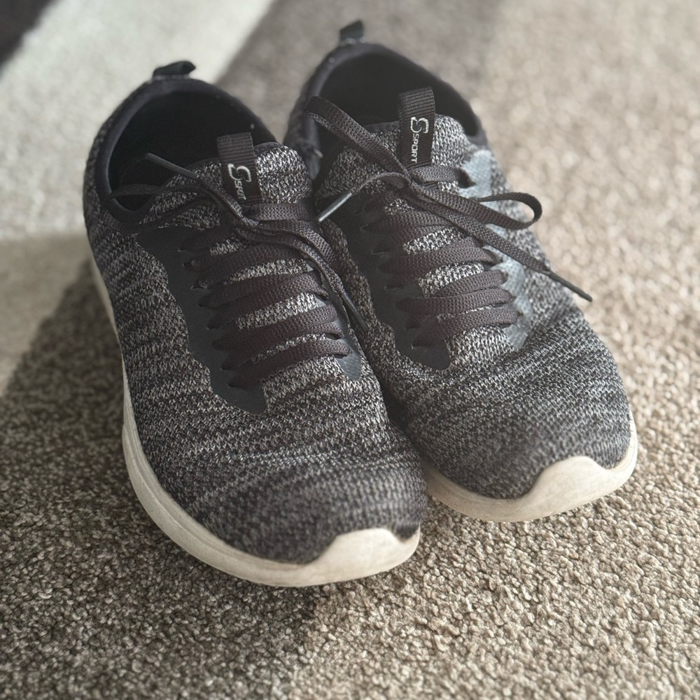 Womens Skechers sport shoes